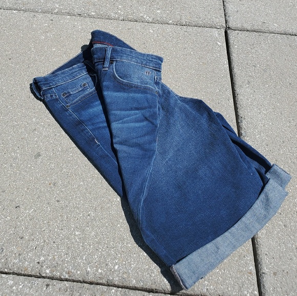 Tommy Hilfiger Knee length jeans short. Size 10 - Picture 2 of 7
